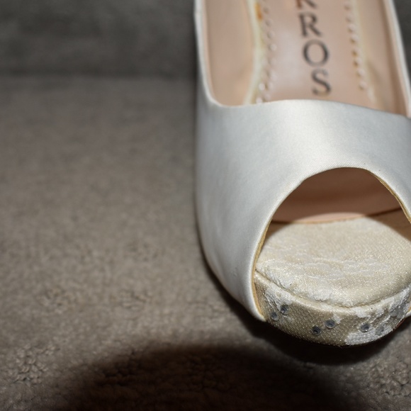 White Lacy Wedding Heels size 9 - Picture 4 of 5